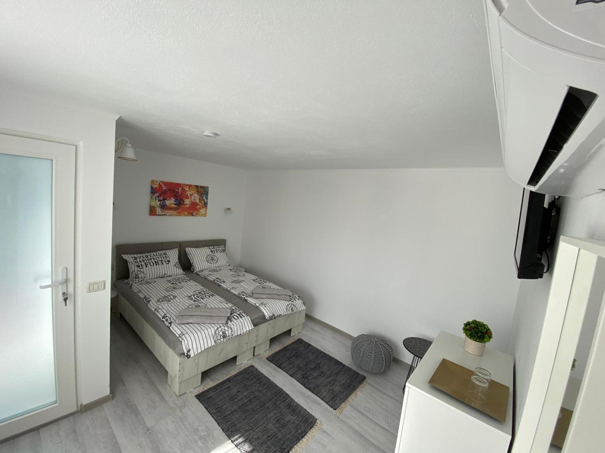 Four Rooms Curtea de Argeş Dış mekan fotoğraf